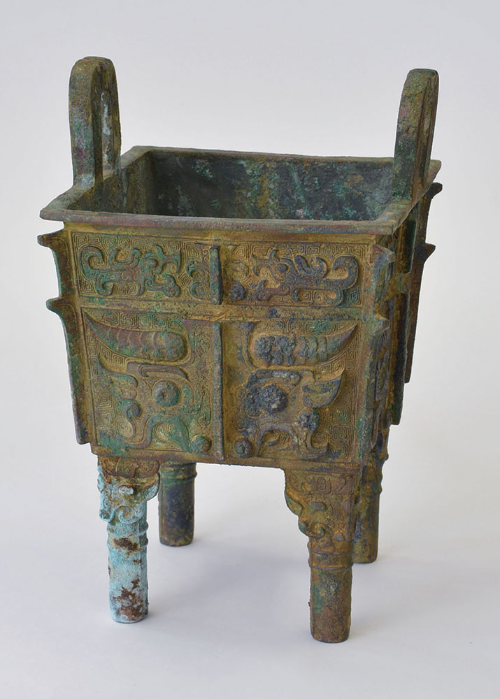 牛方鼎　殷時代(前16～11世紀)蒼山コレクション