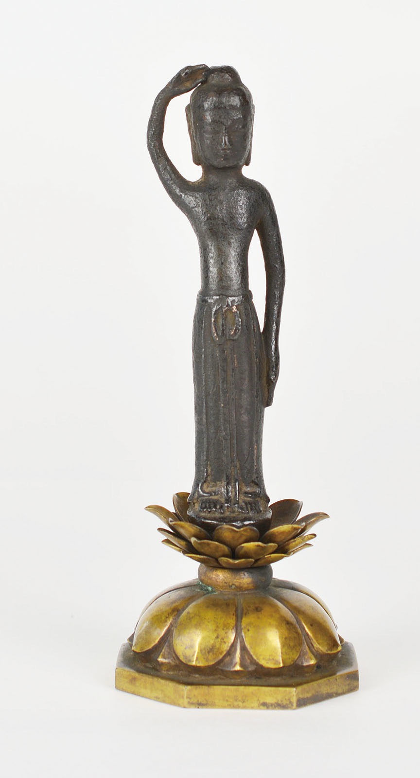 《誕生釈迦仏立像》　飛鳥時代（7世紀）頃