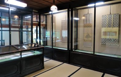 【開催中】清遠閣常設展示　中期常設展①「俳諧資料を中心に」（7/12～9/12）